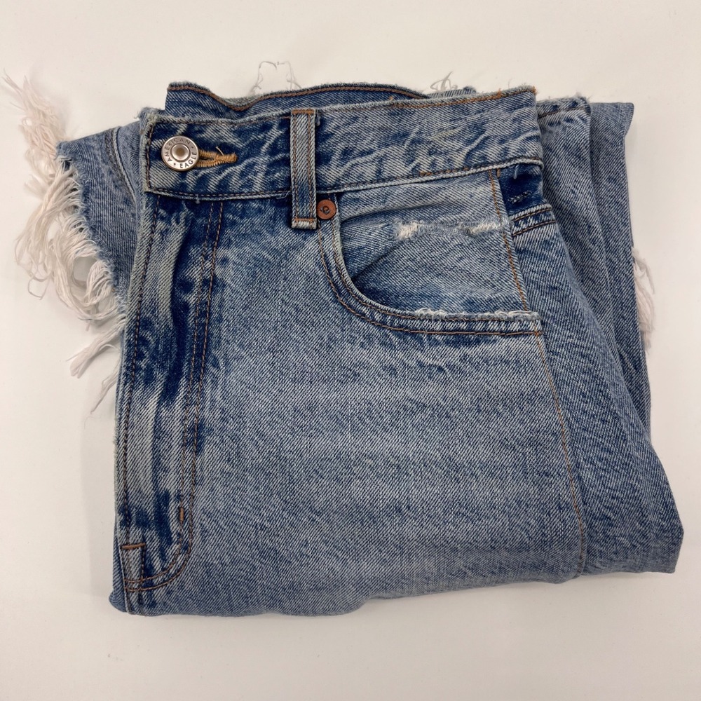 American Eagle Outfitters Womens Mom Jeans Light Wash Distressed Size 8‎